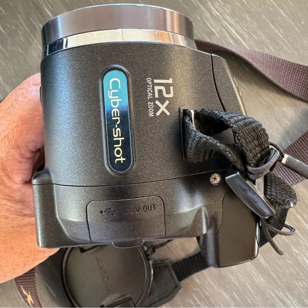 Sony Cyber-shot DSC-H5 Digital Camera-super steady Shot 12x -Selling For Parts